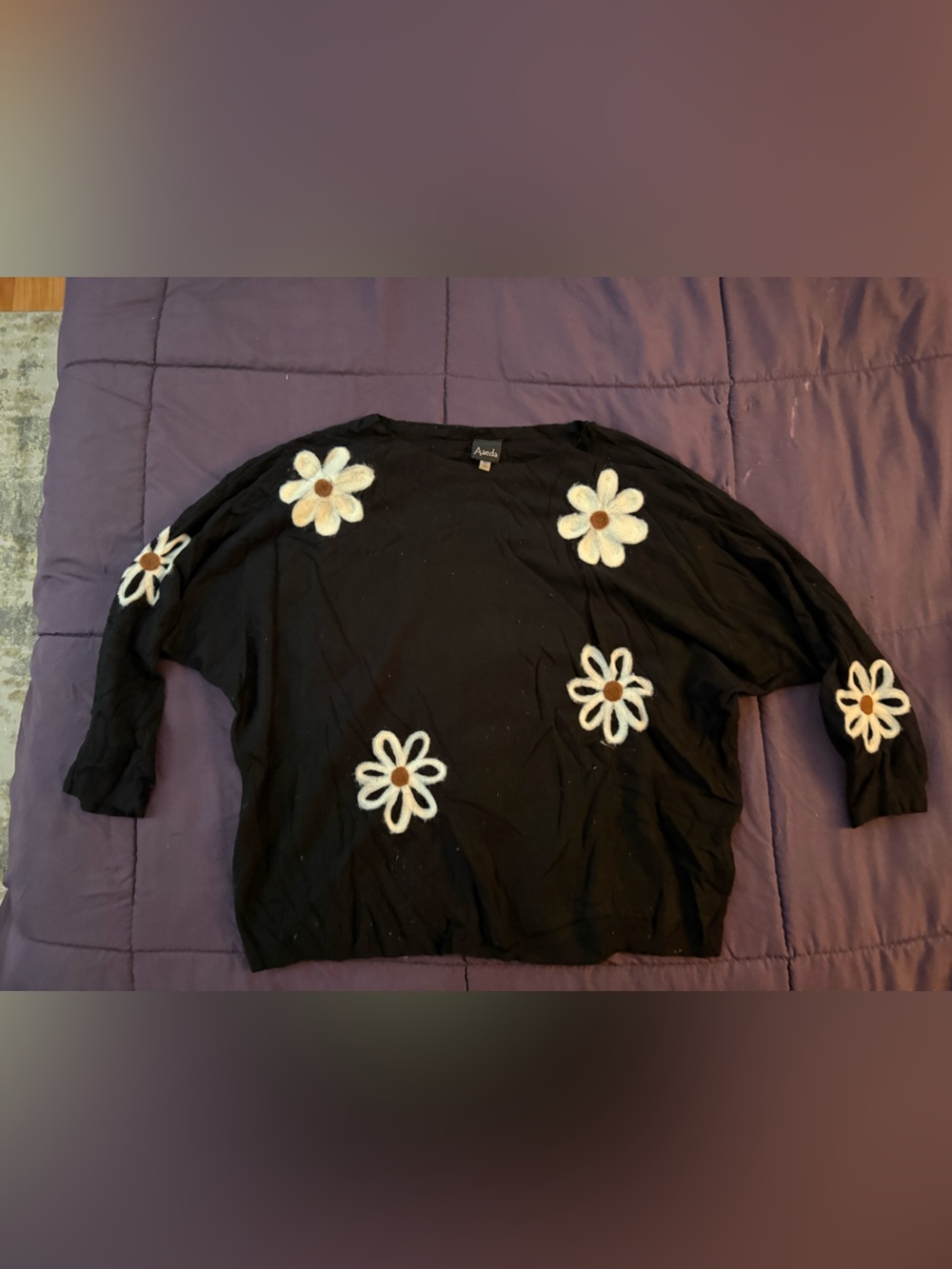 Black Daisy Appliqué Women's Sweatshirt